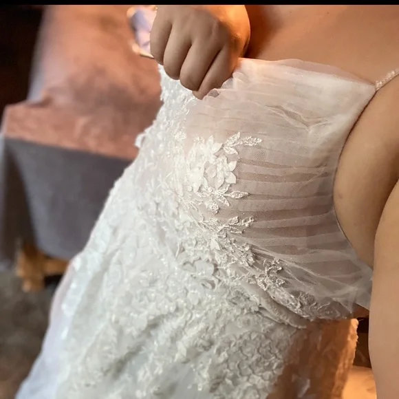 Wedding dress - Picture 2 of 2